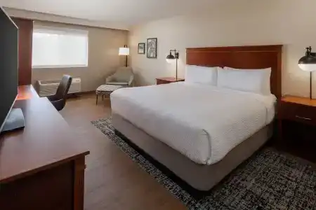 Four Points by Sheraton & Conference Center - 34