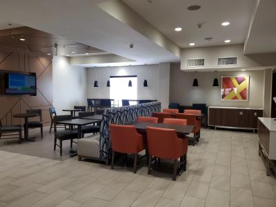 Holiday Inn Express & Suites West - 12