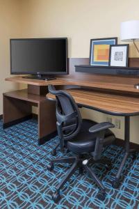 Fairfield Inn & Suites - 21