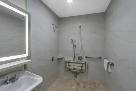 Ramada by Wyndham Culver City - 23