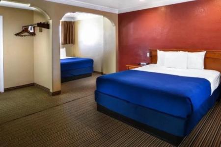 Hollywood Inn Express North - 3
