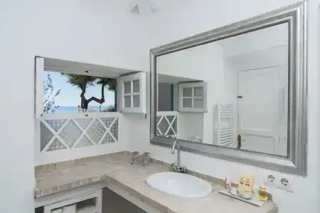 The Sea Club - 8
