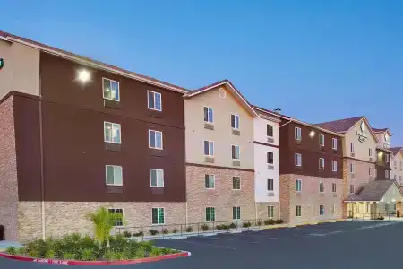 WoodSpring Suites - 4