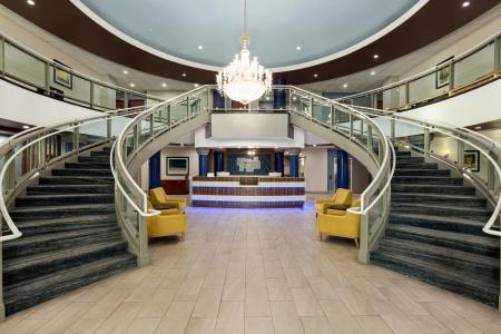 Holiday Inn Express & Suites Central - 36