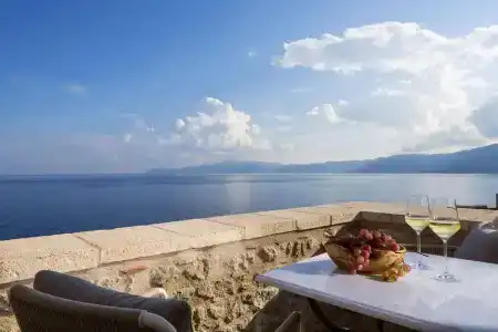 Moni Emvasis Luxury Suites - 10