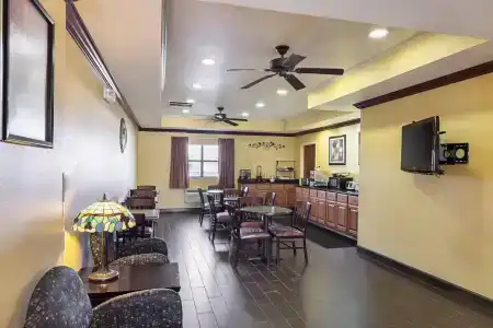 Econo Inn & Suites Sw - 14