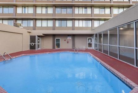 Quality Inn & Suites Downtown - 16