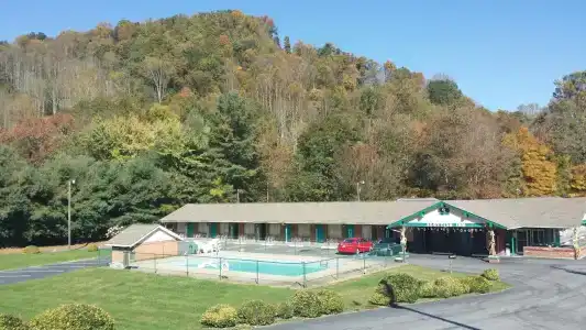 Scottish Inn - 2