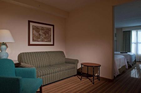 Hampton Inn and Suites Downtown - 73