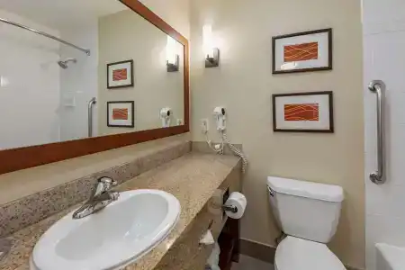 Comfort Inn & Suites Beach - 9