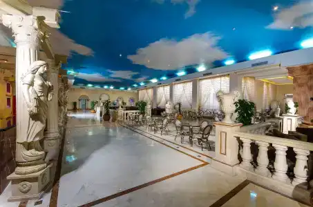 Titanic Palace - Families and Couples only - 1