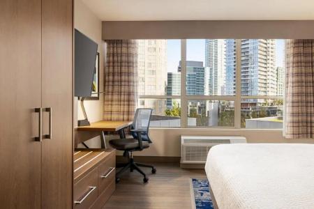 Holiday Inn Express Vancouver-Metrotown (Burnaby) - 49