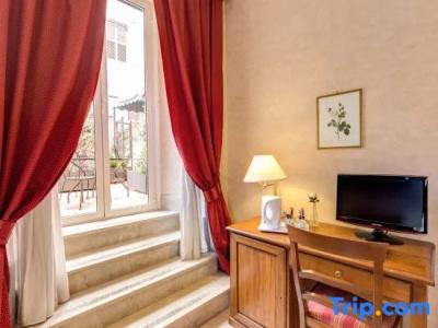 Roman Terrace - 34