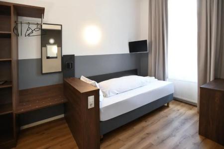 Apadana Frankfurt - 24