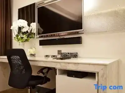 Signature Boutique - 100