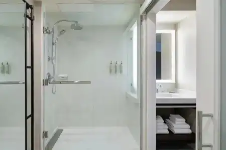 Renaissance Dallas - 32