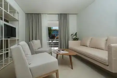 Bitzaro Grande & Suites - 1