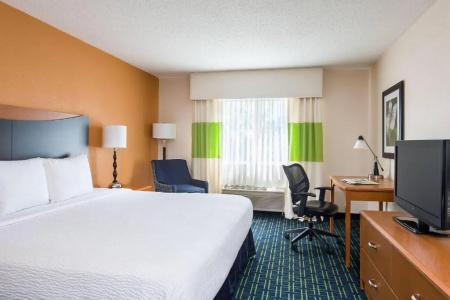 Fairfield Inn & Suites - 14