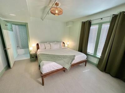 The Historic Peninsula Inn - 114