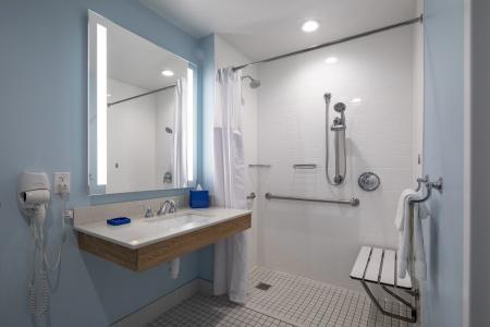 Universal’s Endless Summer Resort – Dockside Inn and Suites - 13