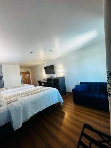 SureStay Plus by Best Western East - 43