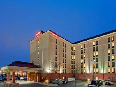 Hampton Inn Boston Logan Airport - 48