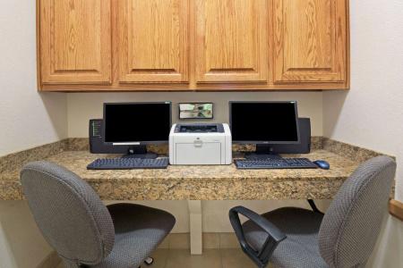 Super 8 by Wyndham Austin/Airport South - 5