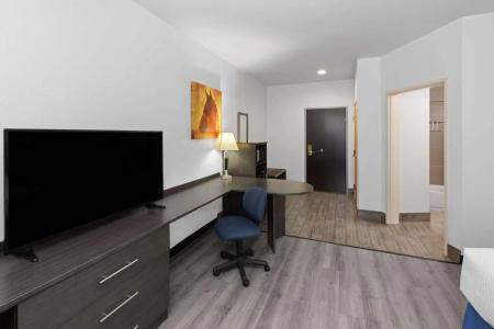 Days Inn & Suites by Wyndham Medical Center - 3