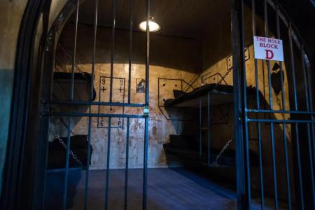 Alcatraz Jail-Hostel - 6