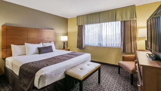 Best Western Plus Thunderbird Suites - 53
