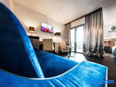 Best Western Plus Royal Suites - 35