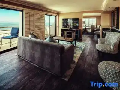 The Waterfront Beach Resort, A Hilton - 244