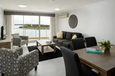 Rydges - 6