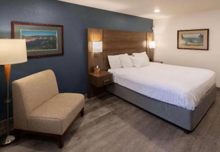 Best Western Plus Clocktower Inn - 55