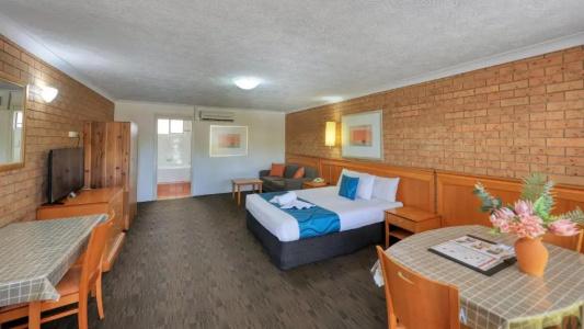 James Street Motor Inn - 84