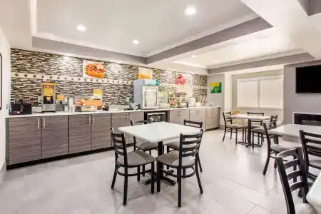 Quality Inn & Suites - - 19