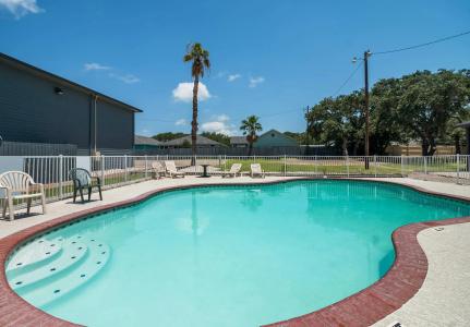 Econo Inn & Suites - 19