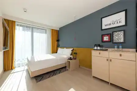 Hampton by Hilton Center - 36