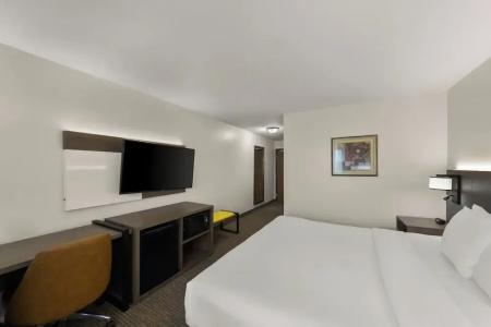 Comfort Inn & Suites - 49