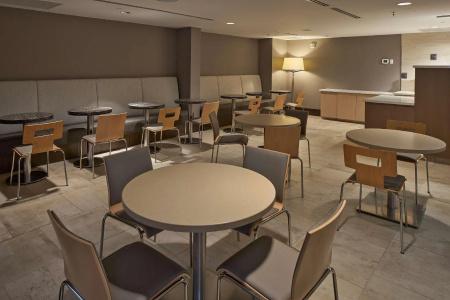 Hilton North Hills - 9