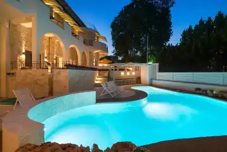 Neikos Mediterraneo Luxury Suites - 16