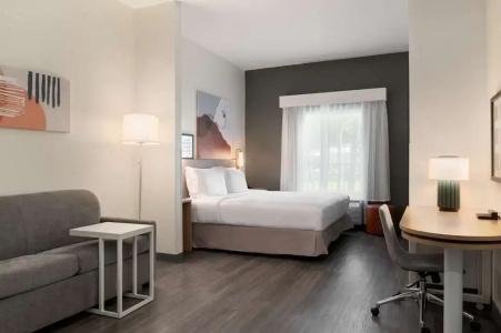 Super 8 by Wyndham Savannah - 33