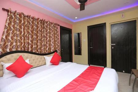 Oyo 22566 Red Velvet Inn - 22