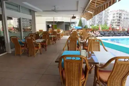 Riviera Apart - 27