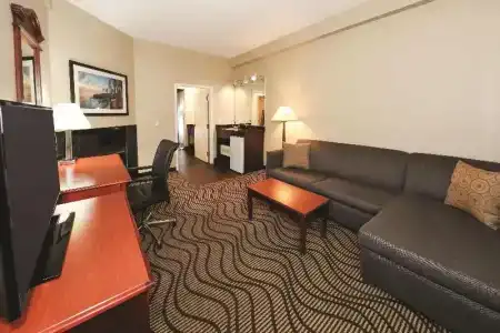 La Quinta Inn by Wyndham near Cedar Point - 34