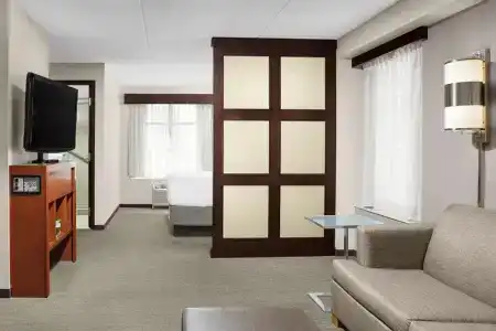 Hyatt Place North Shore - 32