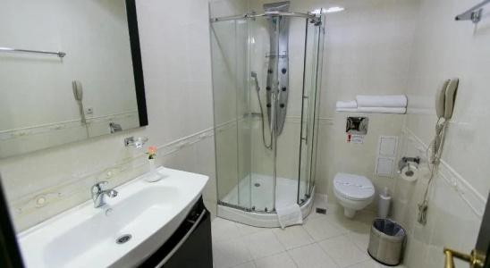 AllureInn and Spa - 8