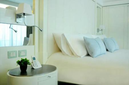 1828 Smart Boutique - 48