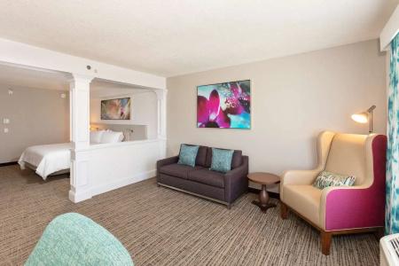 Hilton Garden Inn Airport - 41