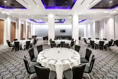 Radisson Blu, Cardiff - 8